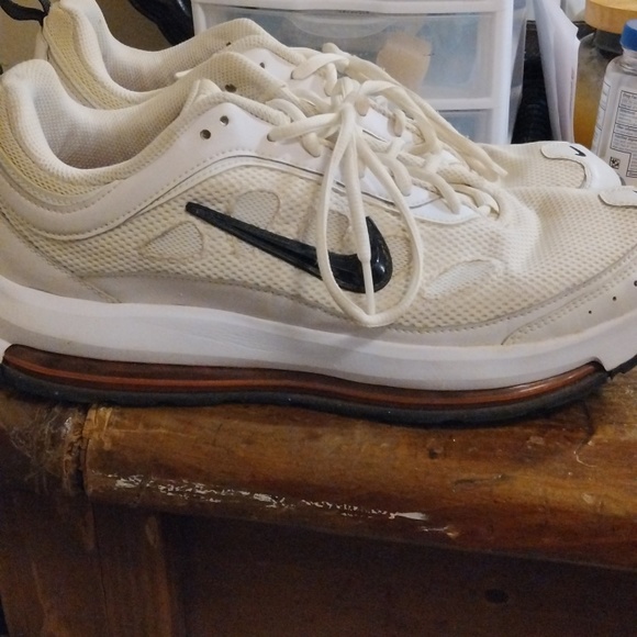 Only wore couple of times Nike air max still great condition tread not even worn - Picture 3 of 4
